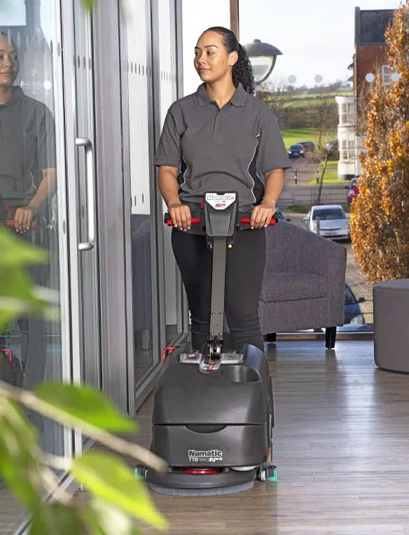 AUTOLAVEUSE TTB1840NX NUMATIC + 1 BATTERIE LITHIUM + BROSSE 